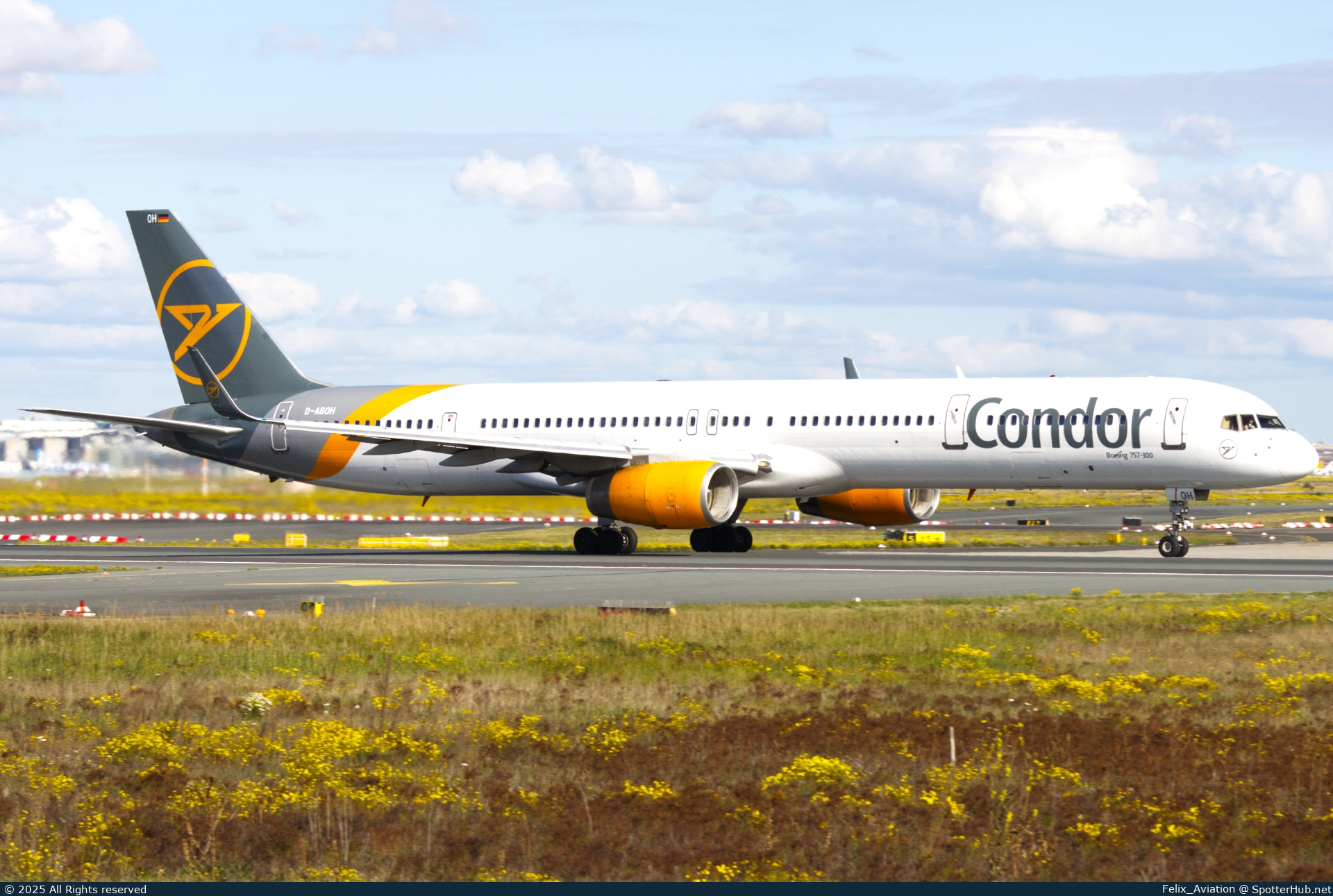 Photo of D-ABOH - Boeing 757-330 operated by Condor