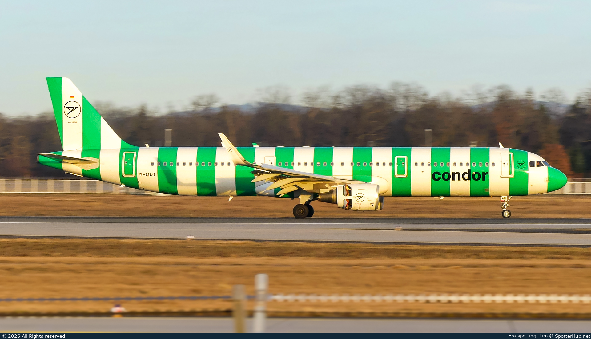 Photo of D-AIAG - Airbus A321-211 operated by Condor