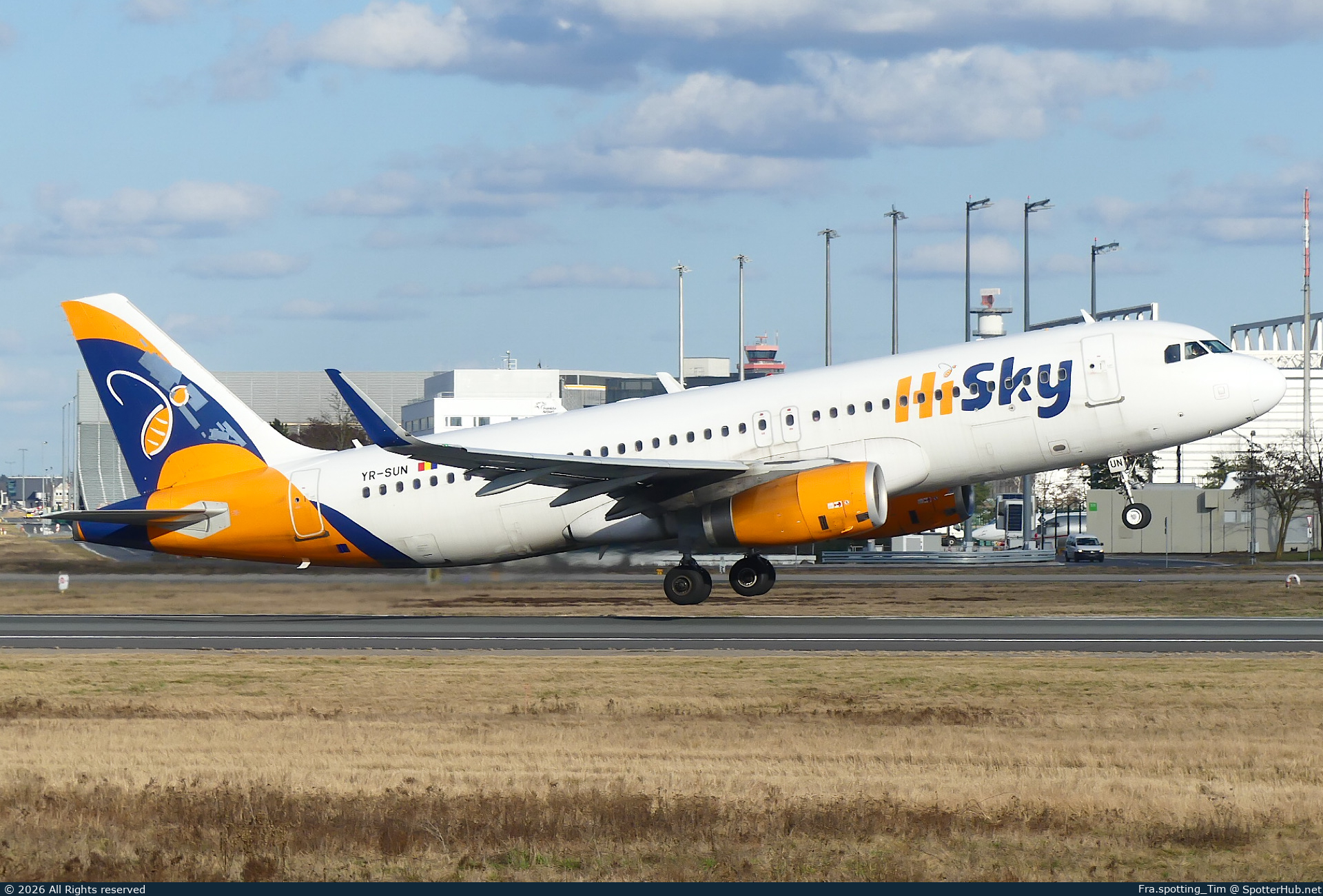 Photo of YR-SUN - Airbus A320-232 operated by HiSky Europe