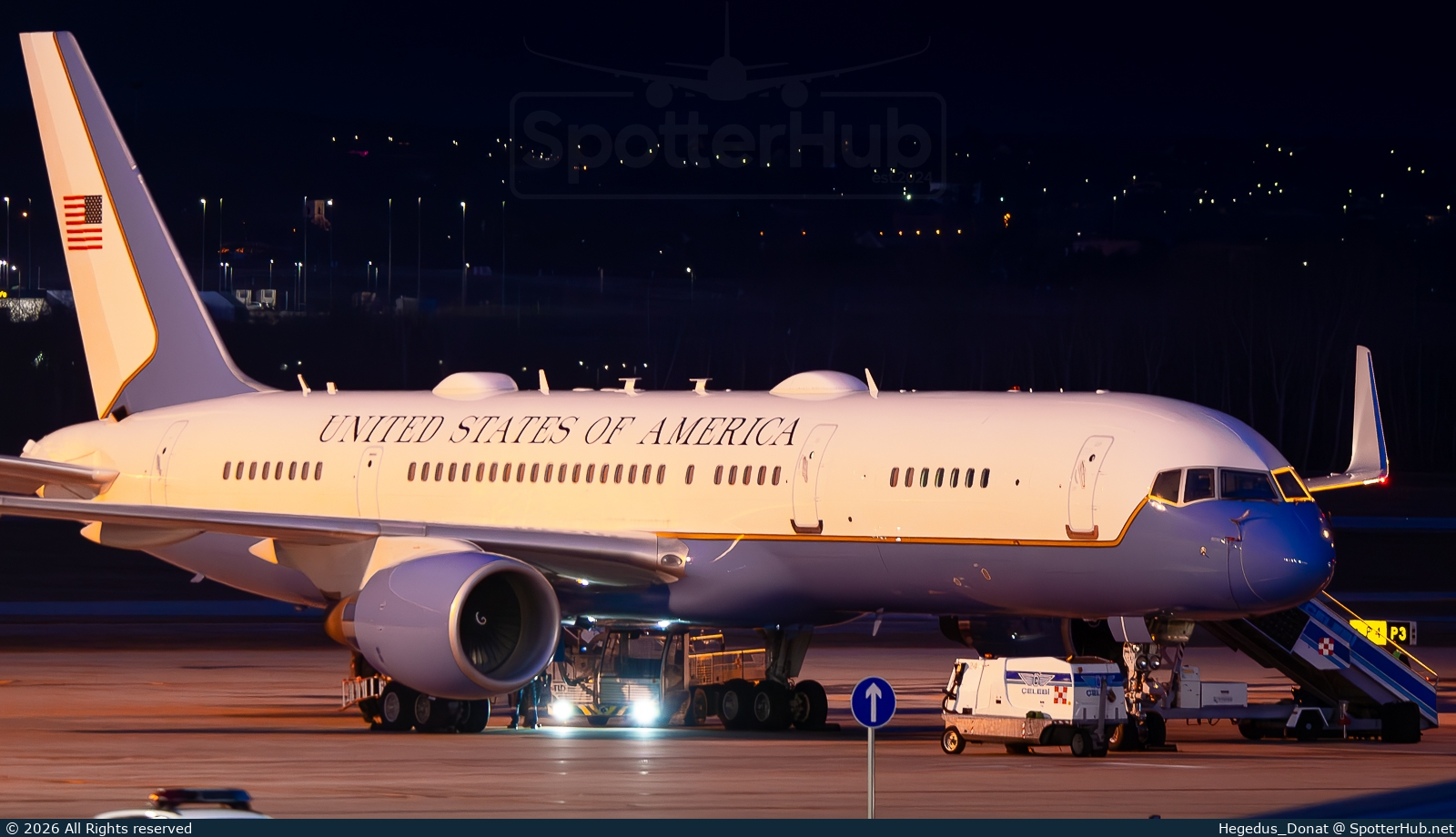 Photo of 99-0004 - Boeing C-32A operated by US Air Force