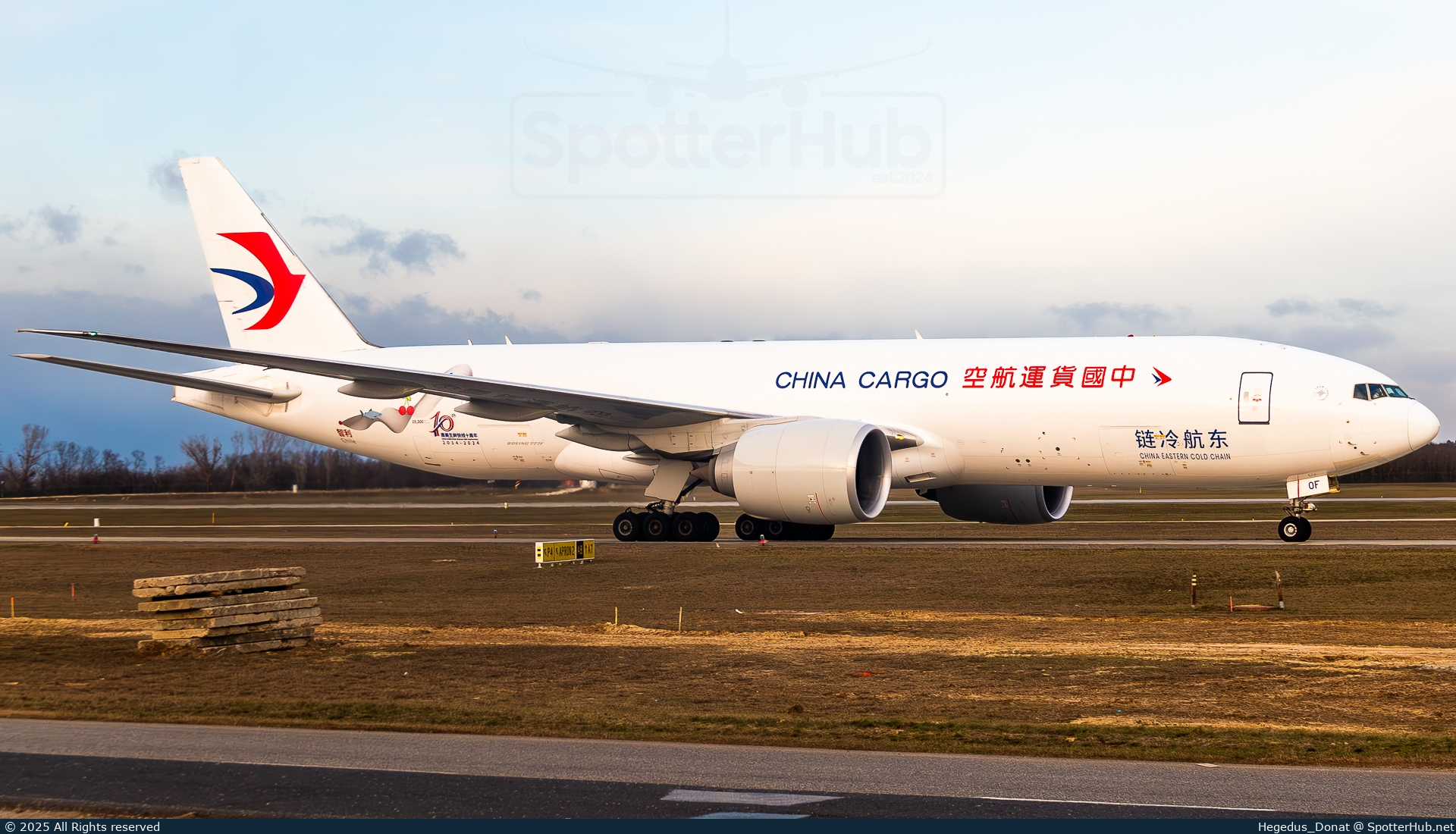 Photo of B-220F - Boeing 777-F operated by China Cargo Airlines