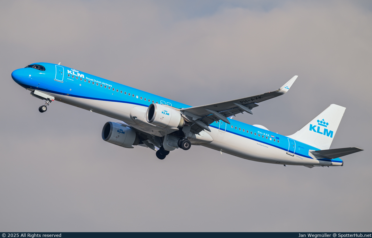 Photo of PH-AXK - Airbus A321-252NX operated by KLM Royal Dutch Airlines