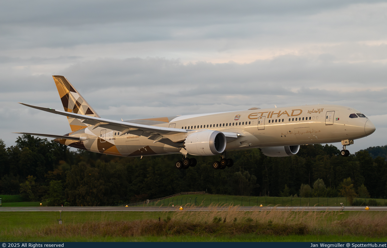 Photo of A6-BME - Boeing 787-10 Dreamliner operated by Etihad Airways