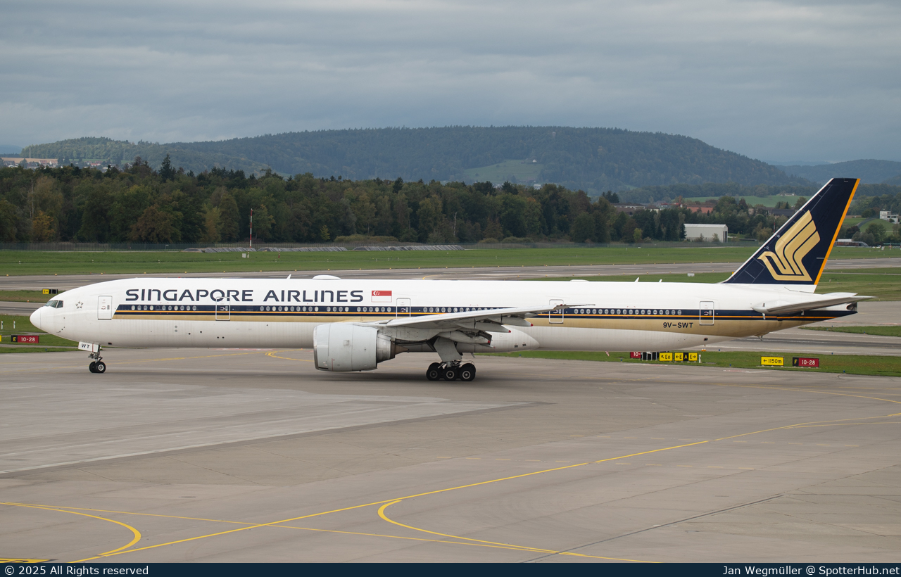 Photo of 9V-SWT - Boeing 777-312(ER) operated by Singapore Airlines