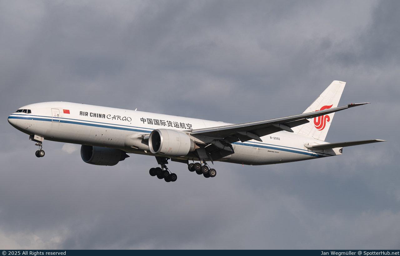Photo of B-2092 - Boeing 777-FFT operated by Air China Cargo