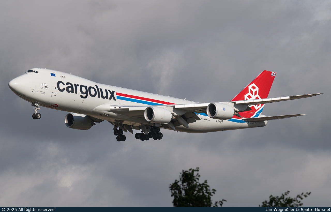Photo of LX-VCL - Boeing 747-8R7F operated by Cargolux