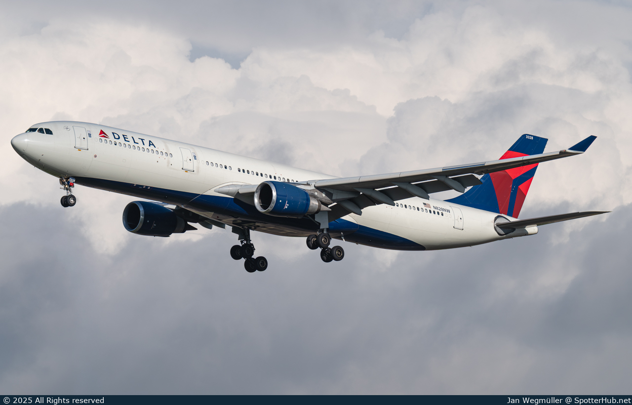 Photo of N828NW - Airbus A330-302 operated by Delta Air Lines