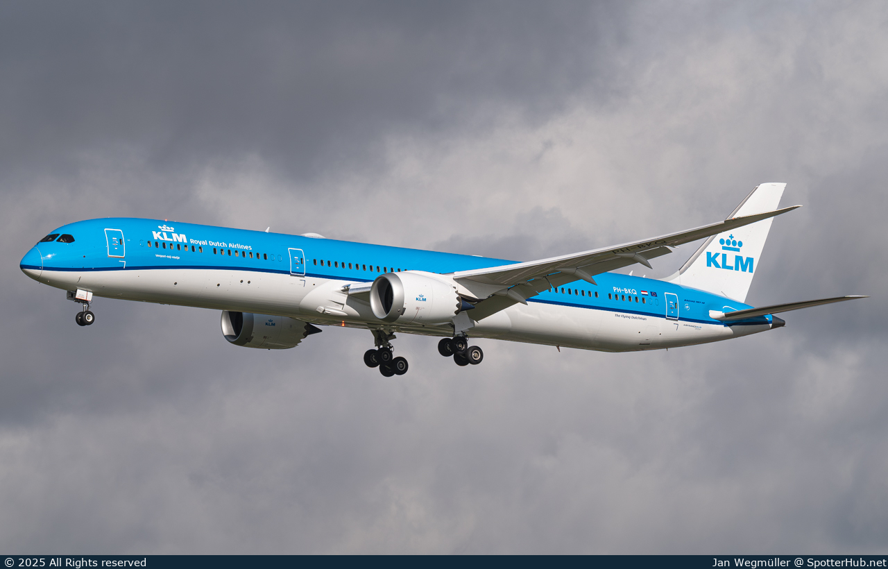 Photo of PH-BKQ - Boeing 787-10 Dreamliner operated by KLM Royal Dutch Airlines