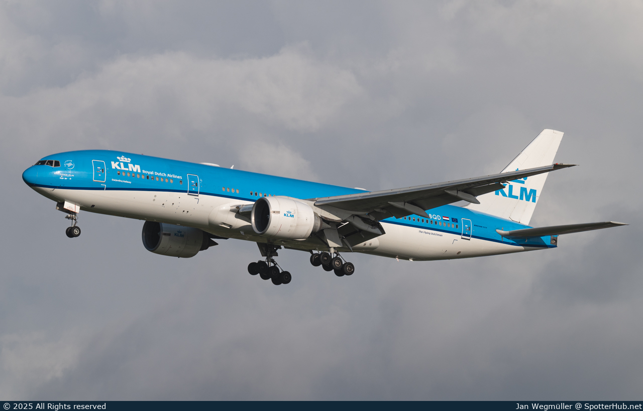 Photo of PH-BQD - Boeing 777-206(ER) operated by KLM Royal Dutch Airlines