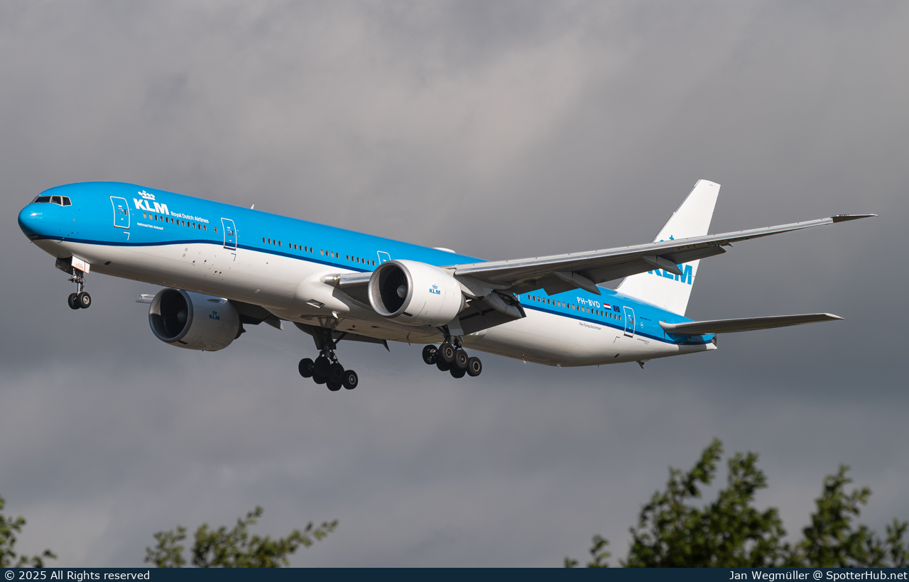 Photo of PH-BVD - Boeing 777-306(ER) operated by KLM Royal Dutch Airlines