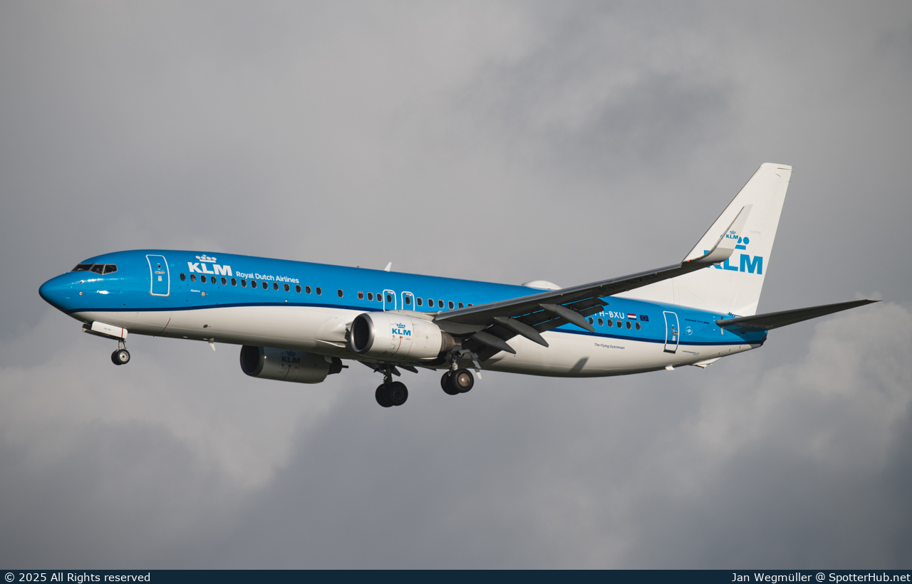 Photo of PH-BXU - Boeing 737-8BK operated by KLM Royal Dutch Airlines