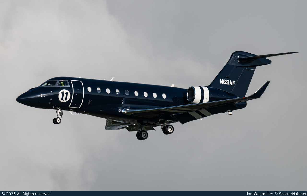 Photo of N69AF - Gulfstream G280 operated by DuPage Aerospace