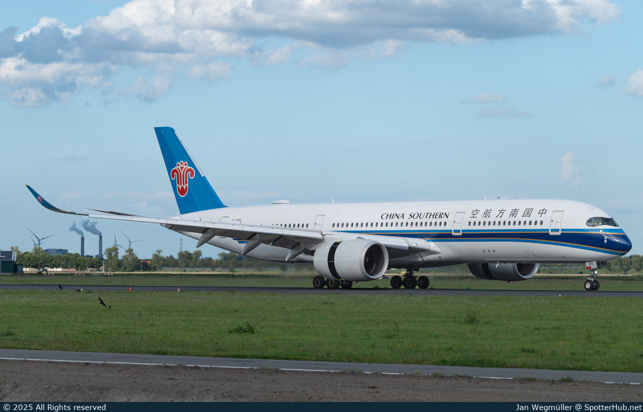 Photo of B-32EE - Airbus A350-941 operated by China Southern Airlines