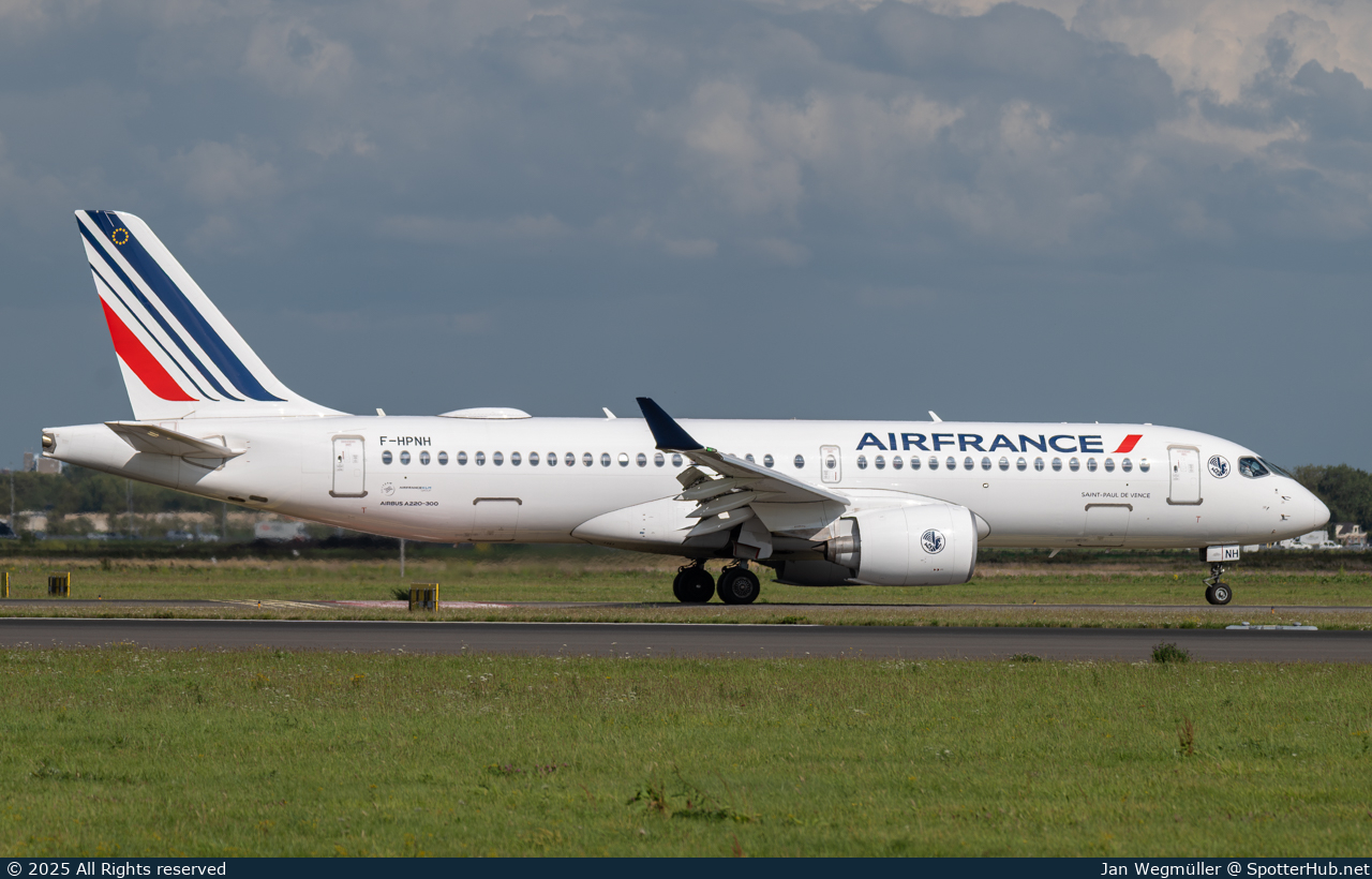 Photo of F-HPNH - Airbus A220-371 operated by Air France