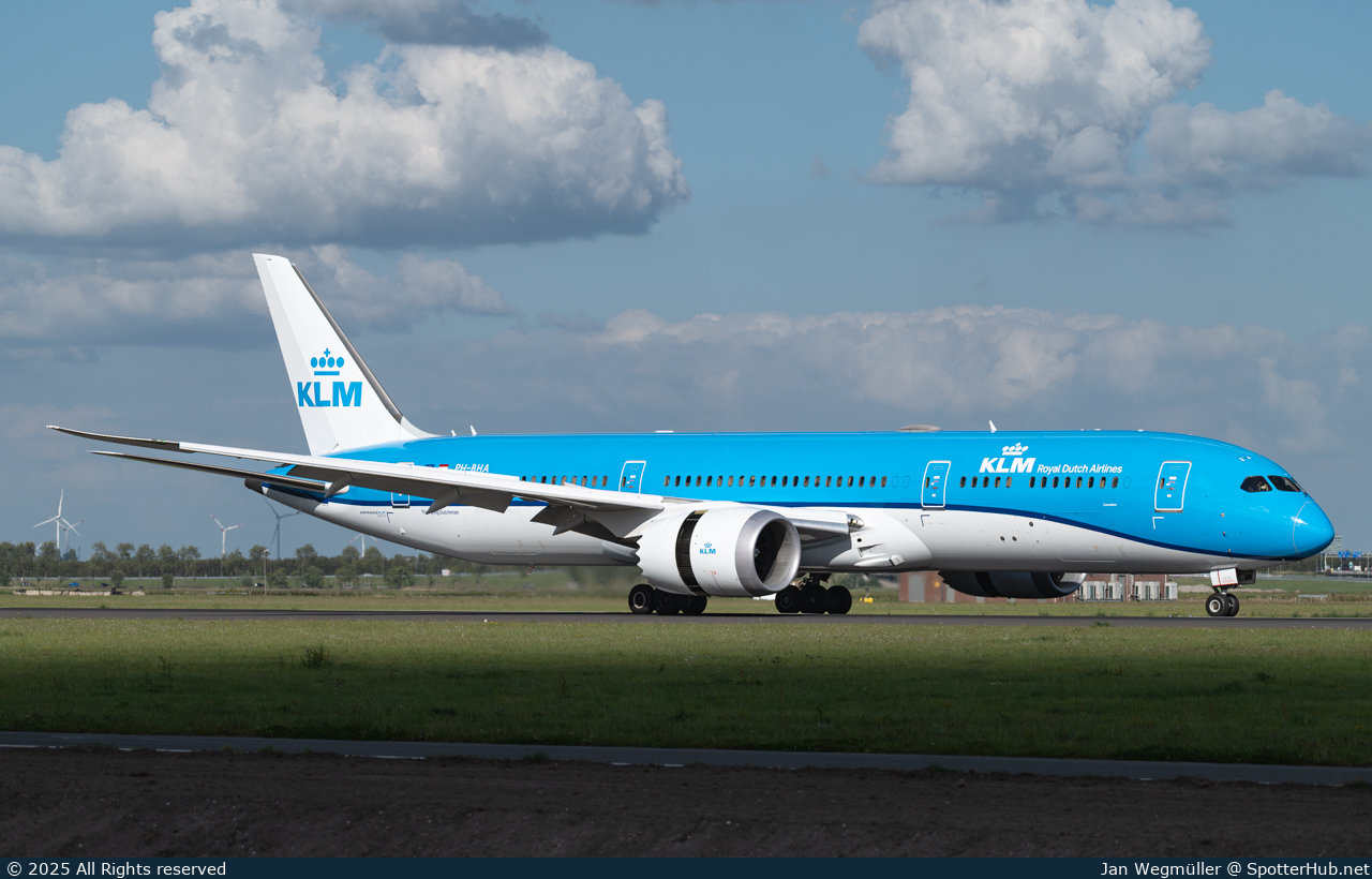 Photo of PH-BHA - Boeing 787-9 Dreamliner operated by KLM Royal Dutch Airlines