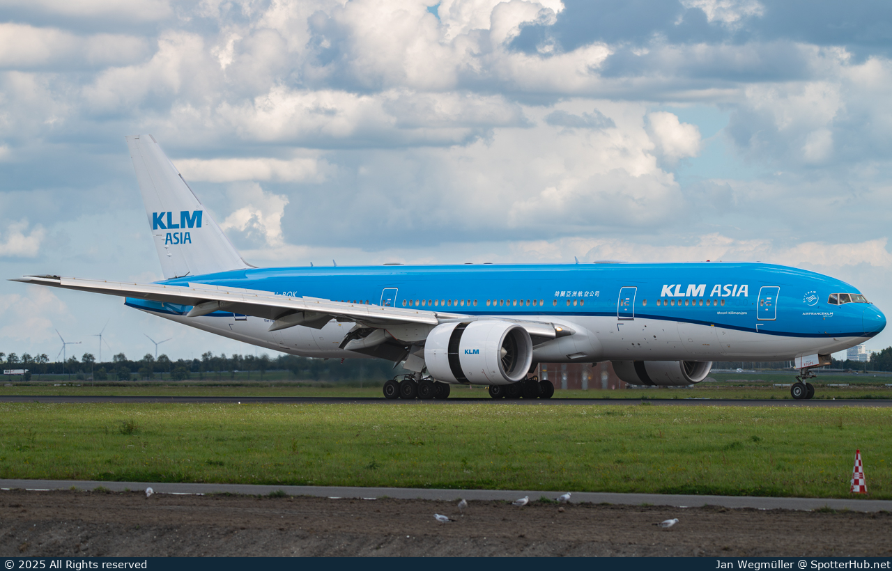 Photo of PH-BQK - Boeing 777-206(ER) operated by KLM Asia