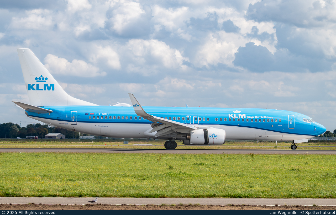 Photo of PH-BXU - Boeing 737-8BK operated by KLM Royal Dutch Airlines