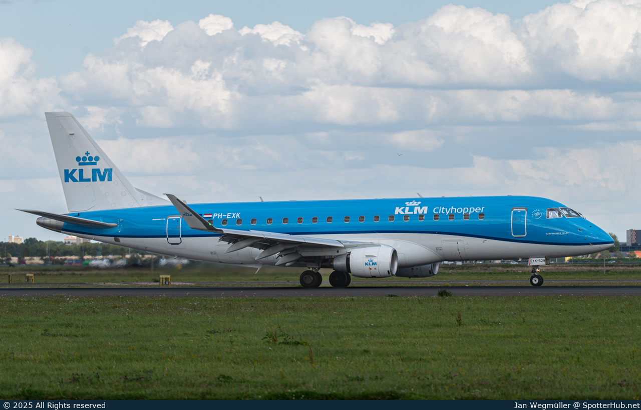 Photo of PH-EXK - Embraer ERJ-175STD operated by KLM Cityhopper