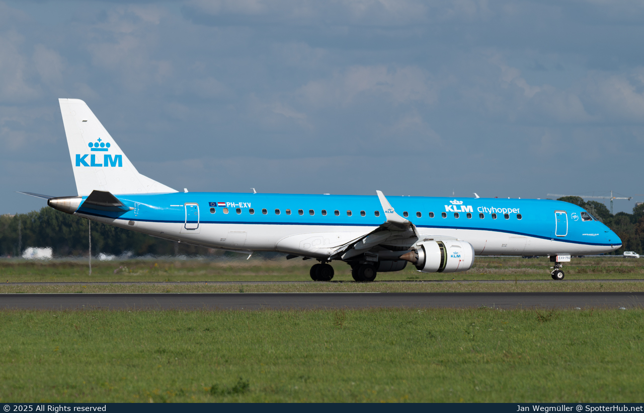 Photo of PH-EXV - Embraer ERJ-190STD operated by KLM Cityhopper