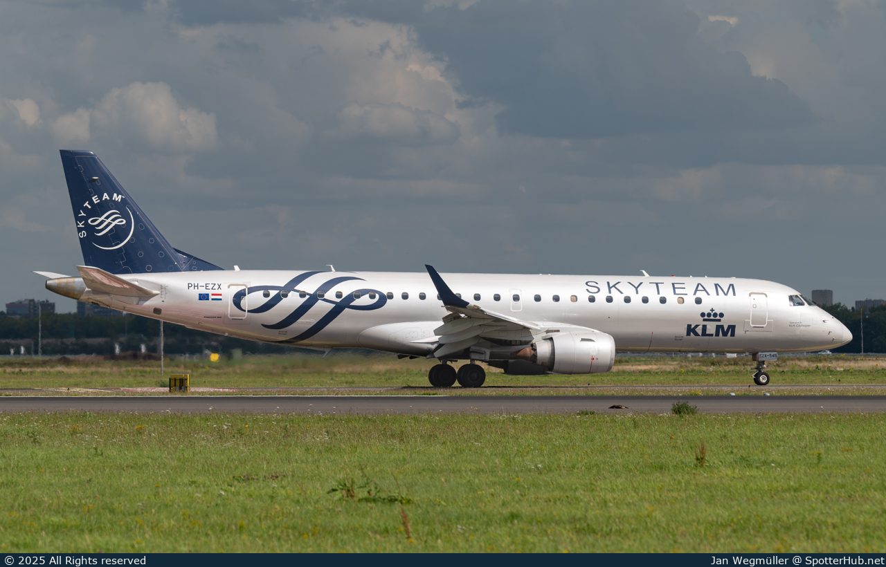 Photo of PH-EZX - Embraer ERJ-190STD operated by KLM Cityhopper