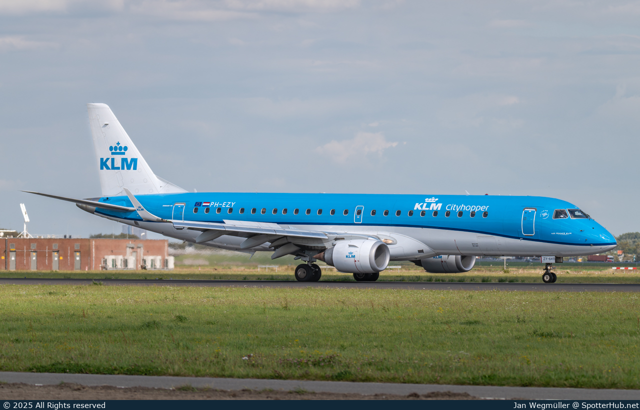 Photo of PH-EZY - Embraer ERJ-190STD operated by KLM Cityhopper