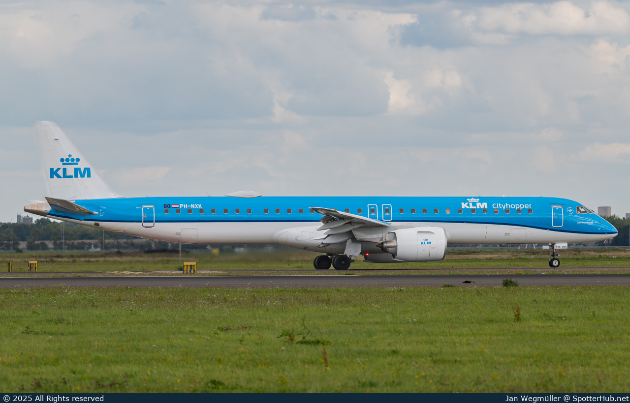 Photo of PH-NXK - Embraer ERJ-195-E2 operated by KLM Cityhopper