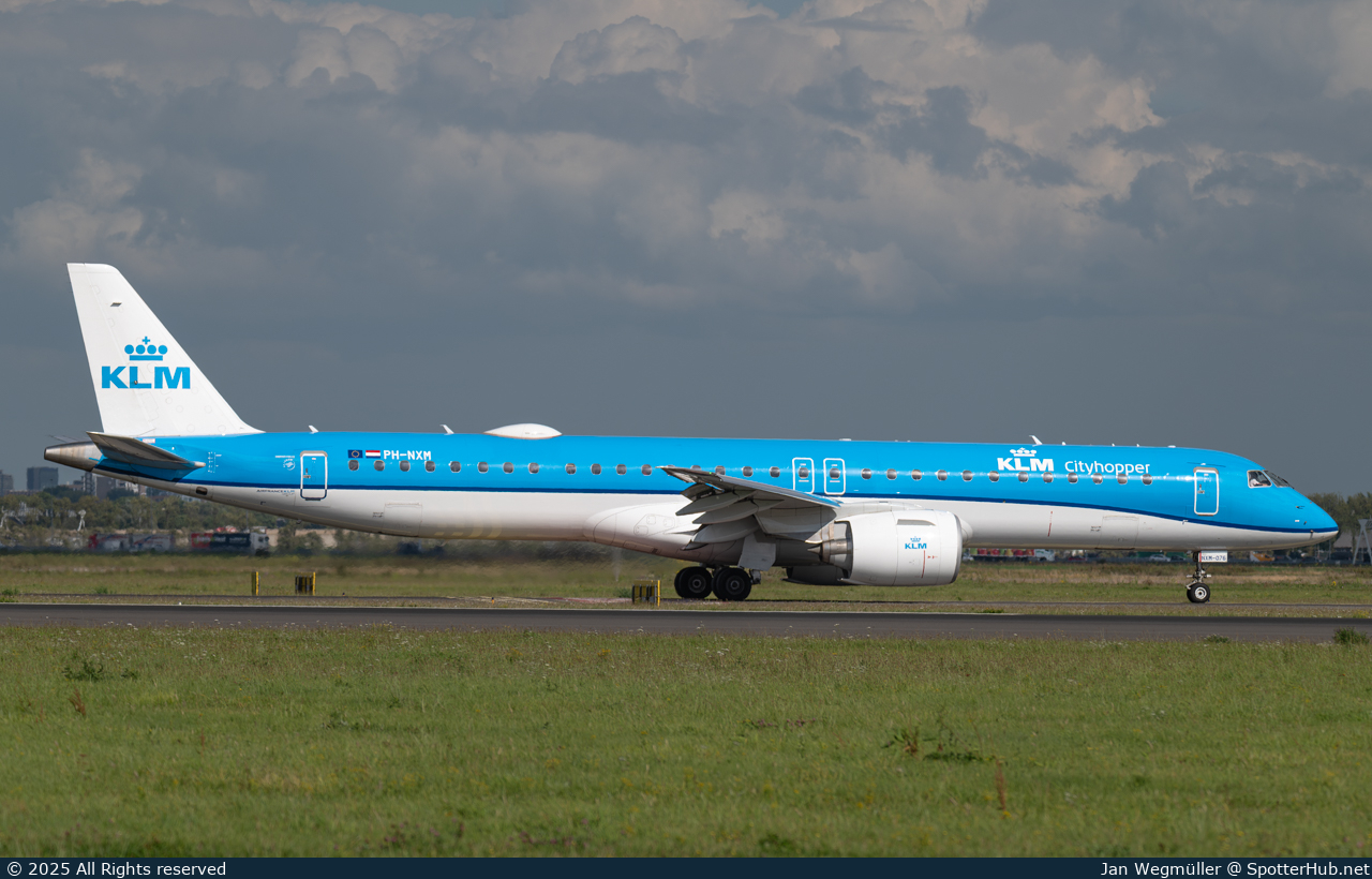 Photo of PH-NXM - Embraer ERJ-195-E2 operated by KLM Cityhopper