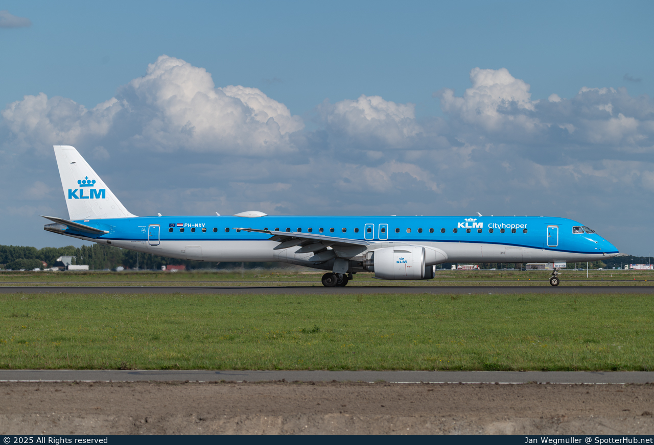 Photo of PH-NXV - Embraer ERJ-195-E2 operated by KLM Cityhopper