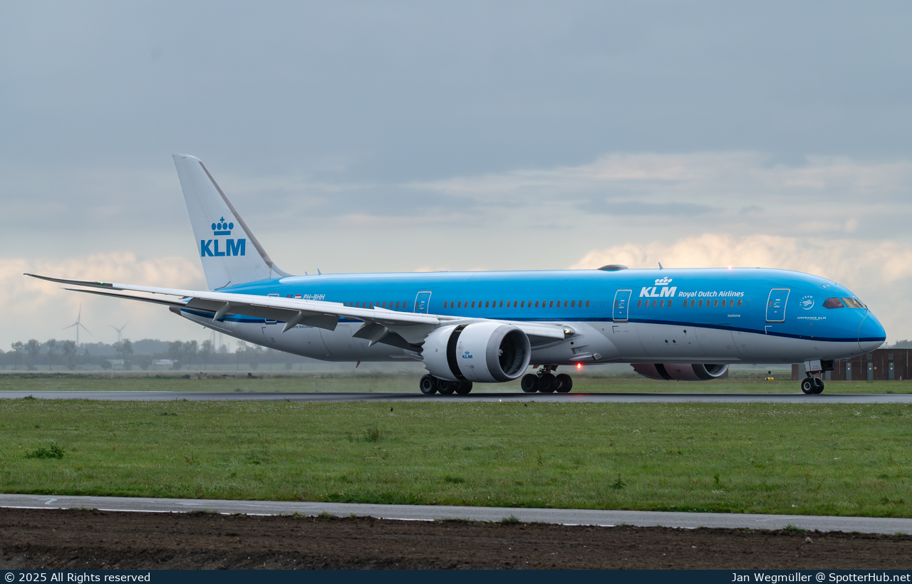 Photo of PH-BHH - Boeing 787-9 Dreamliner operated by KLM Royal Dutch Airlines