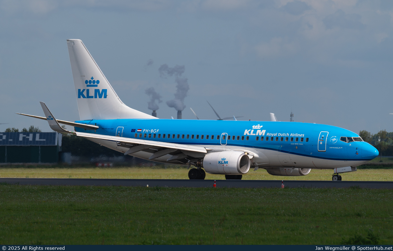Photo of PH-BGF - Boeing 737-7K2 operated by KLM Royal Dutch Airlines