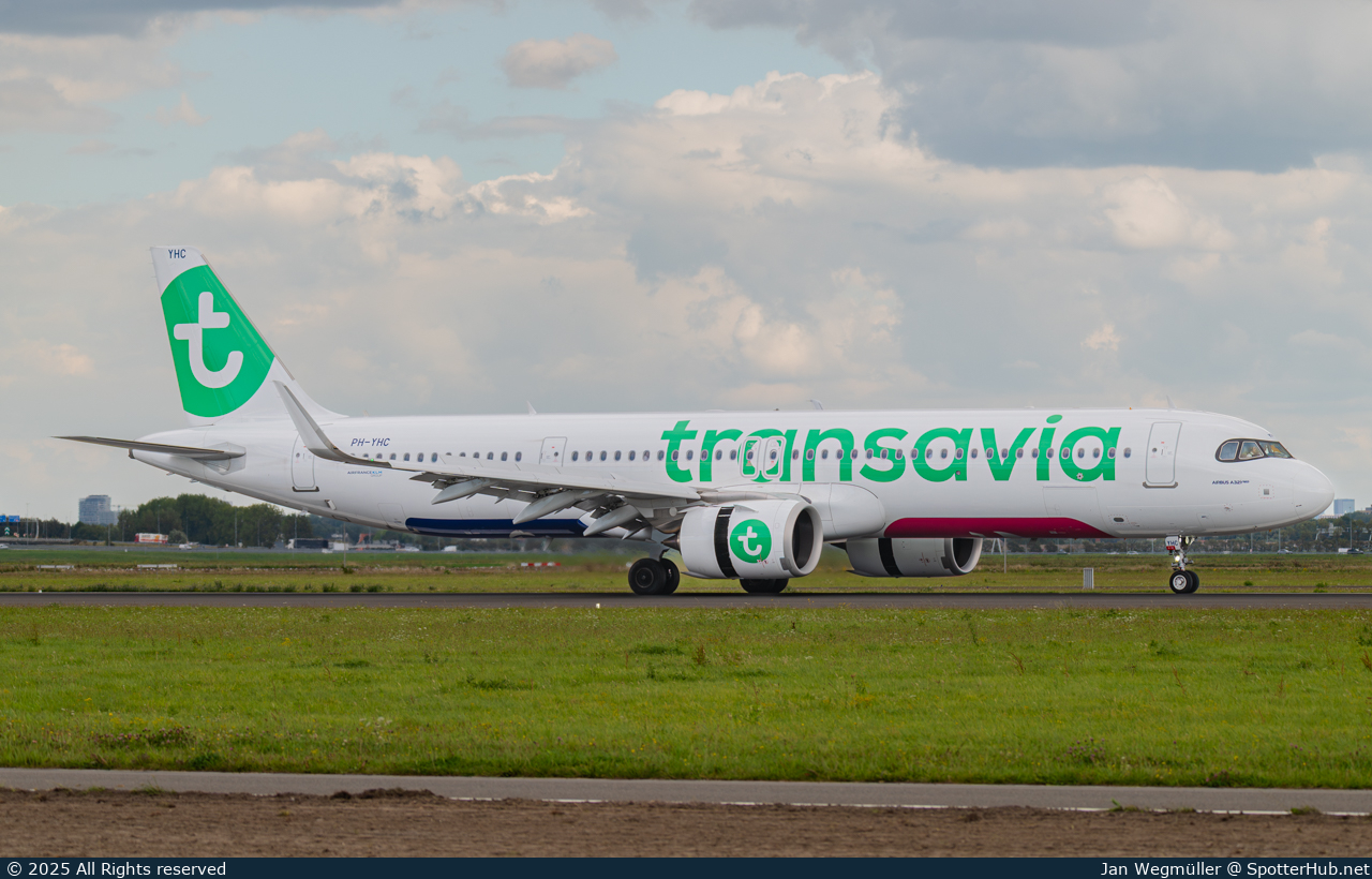 Photo of PH-YHC - Airbus A321-252NX operated by Transavia