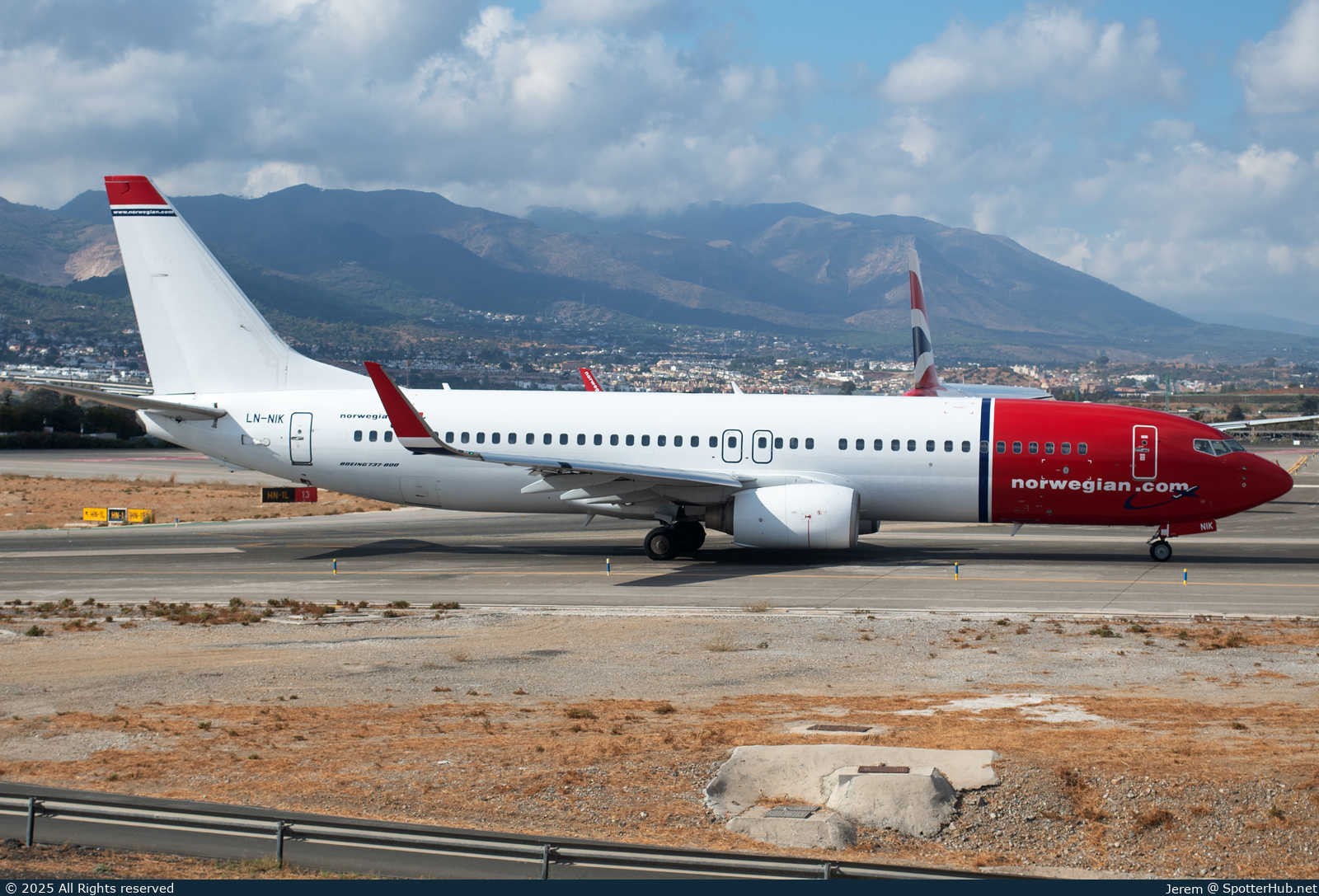 Photo of LN-NIK - Boeing 737-8FZ operated by Norwegian Air Shuttle