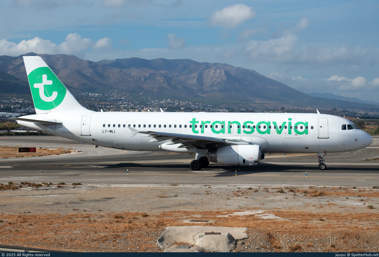 Photo of LY-MLI - Airbus A320-232 operated by Transavia (opb Avion Express)
