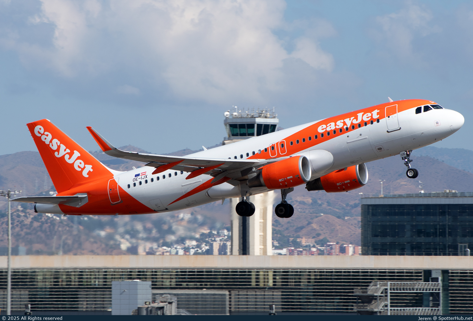 Photo of OE-IJX - Airbus A320-214 operated by easyJet Europe