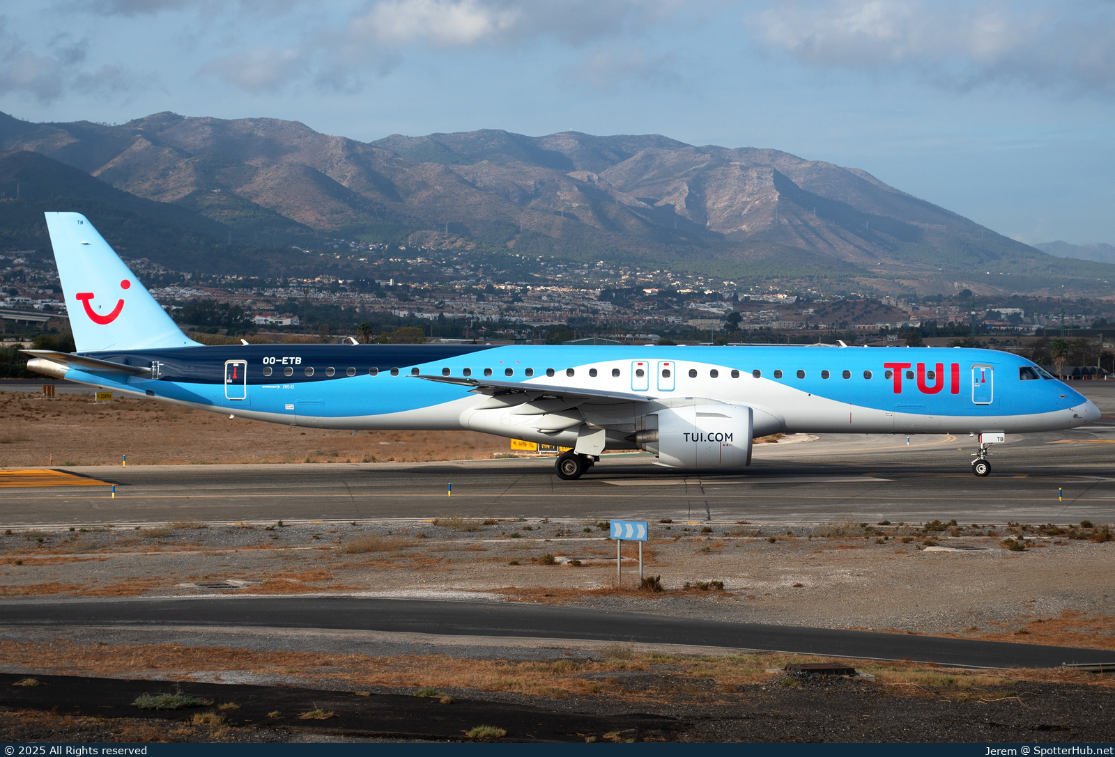 Photo of OO-ETB - Embraer ERJ-195-E2 operated by TUI Airlines Belgium