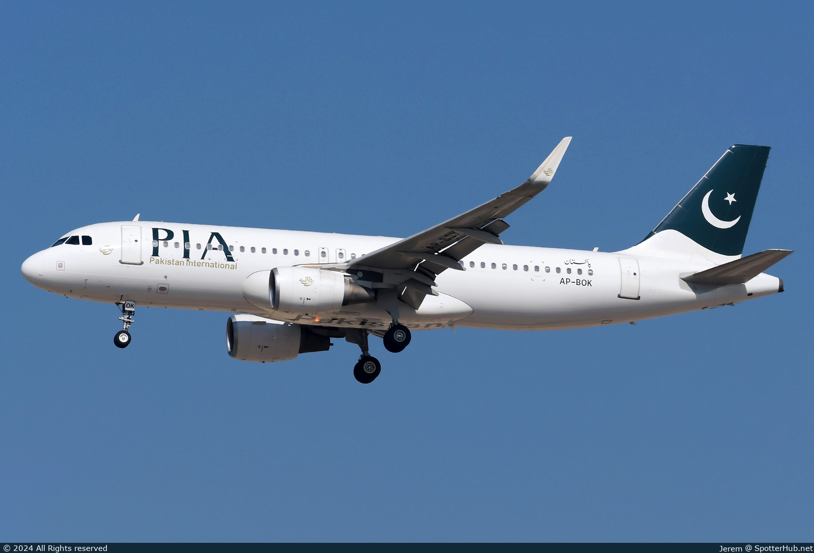 Photo of AP-BOK - Airbus A320-214 operated by PIA Pakistan International Airlines