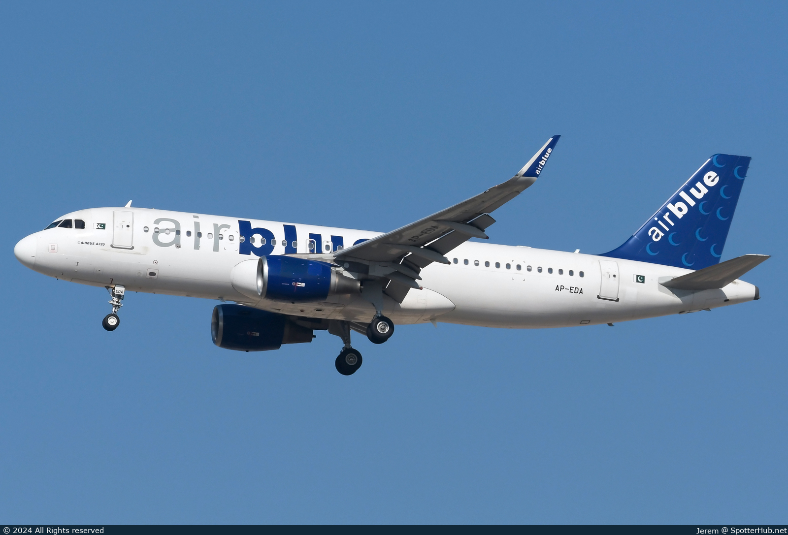 Photo of AP-EDA - Airbus A320-214 operated by Airblue