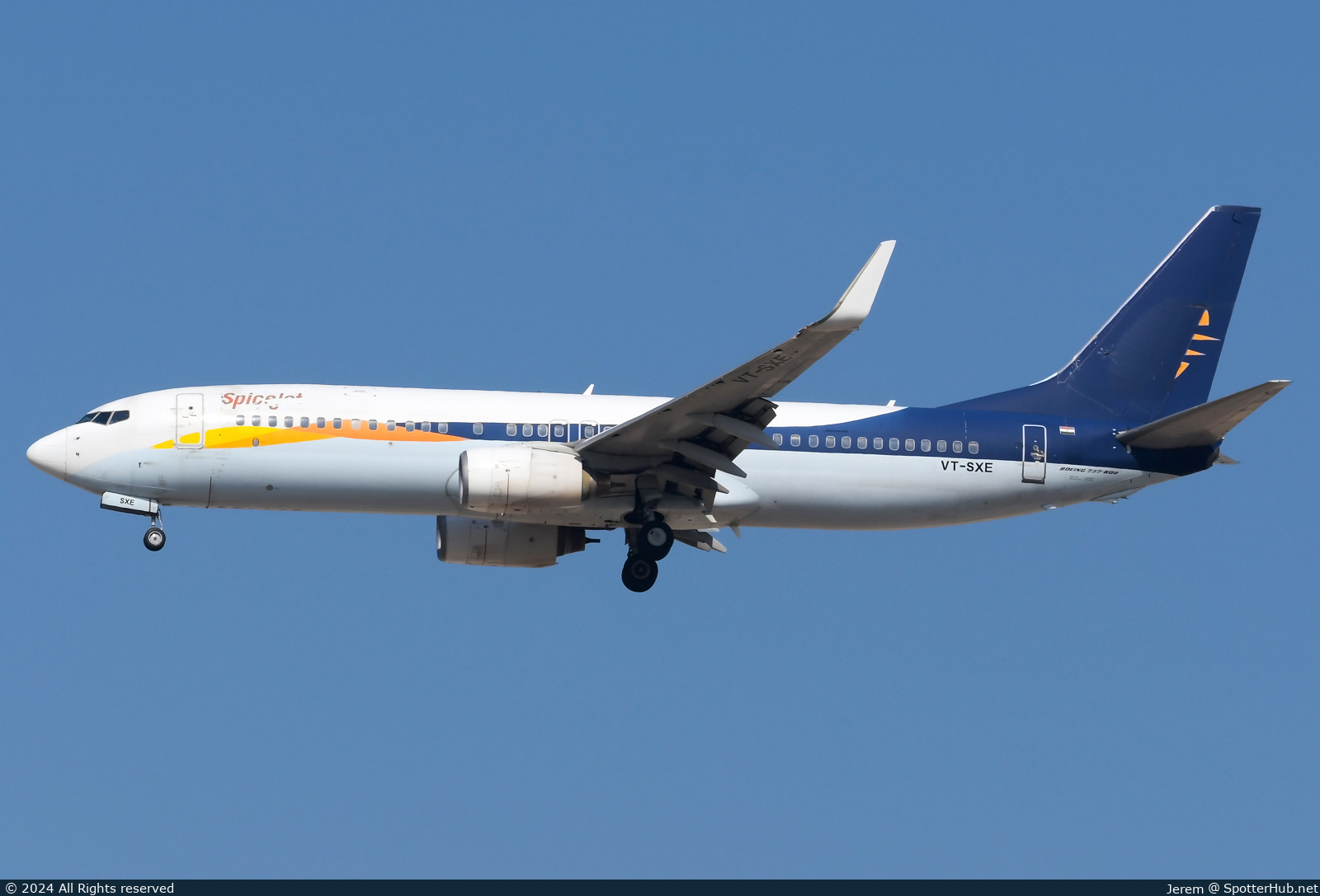 Photo of VT-SXE - Boeing 737-85R operated by SpiceJet