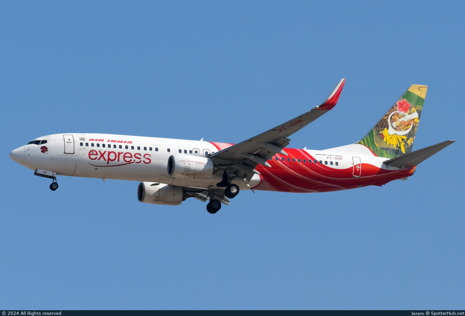 Photo of VT-GHK - Boeing 737-86N operated by Air India Express