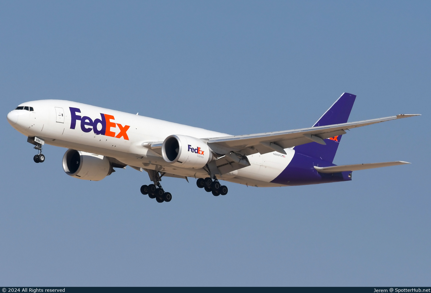 Photo of N886FD - Boeing 777-FS2 operated by FedEx