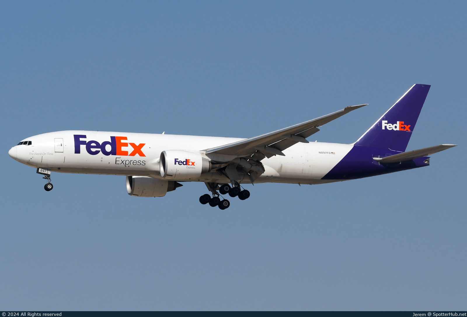Photo of N897FD - Boeing 777-FS2 operated by FedEx