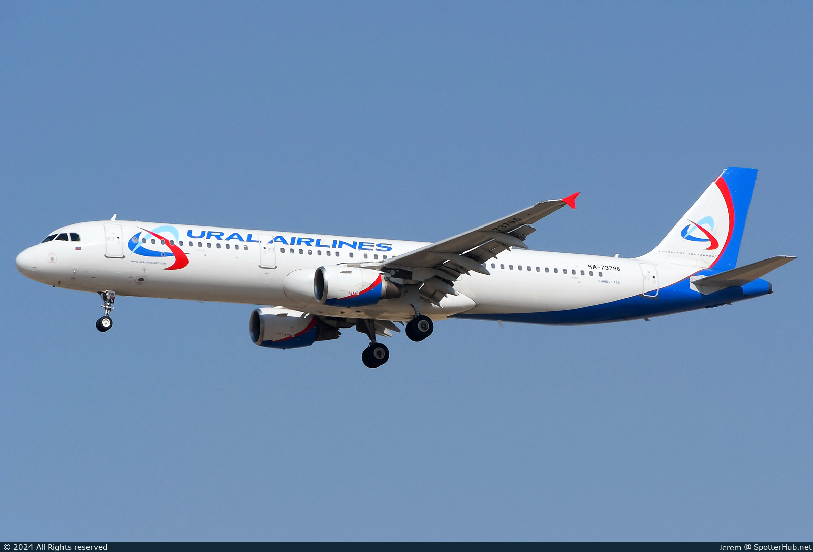 Photo of RA-73796 - Airbus A321-211 operated by Ural Airlines