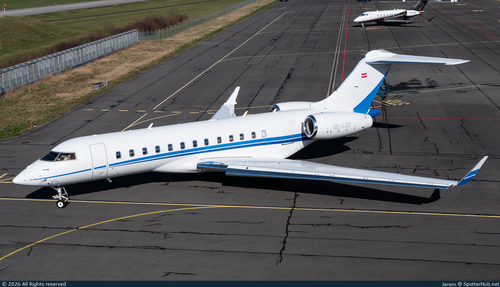 Photo of OE-LCS - Bombardier Global 6000 operated by Avcon Jet