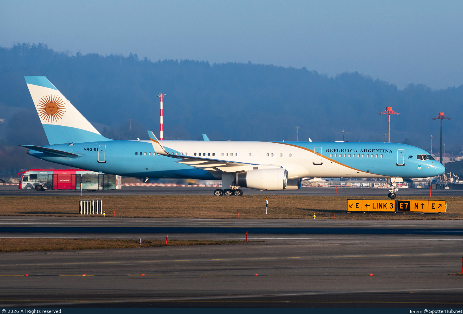 Photo of ARG-01 - Boeing 757-256 operated by Government of Argentina