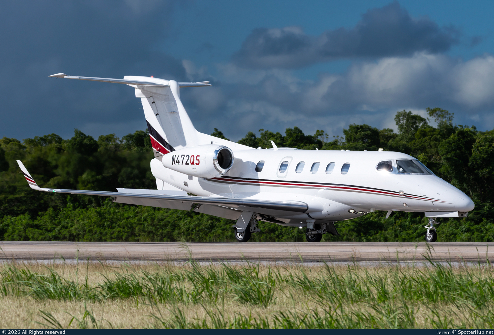 Photo of N472QS - Embraer Phenom 300E operated by NetJets