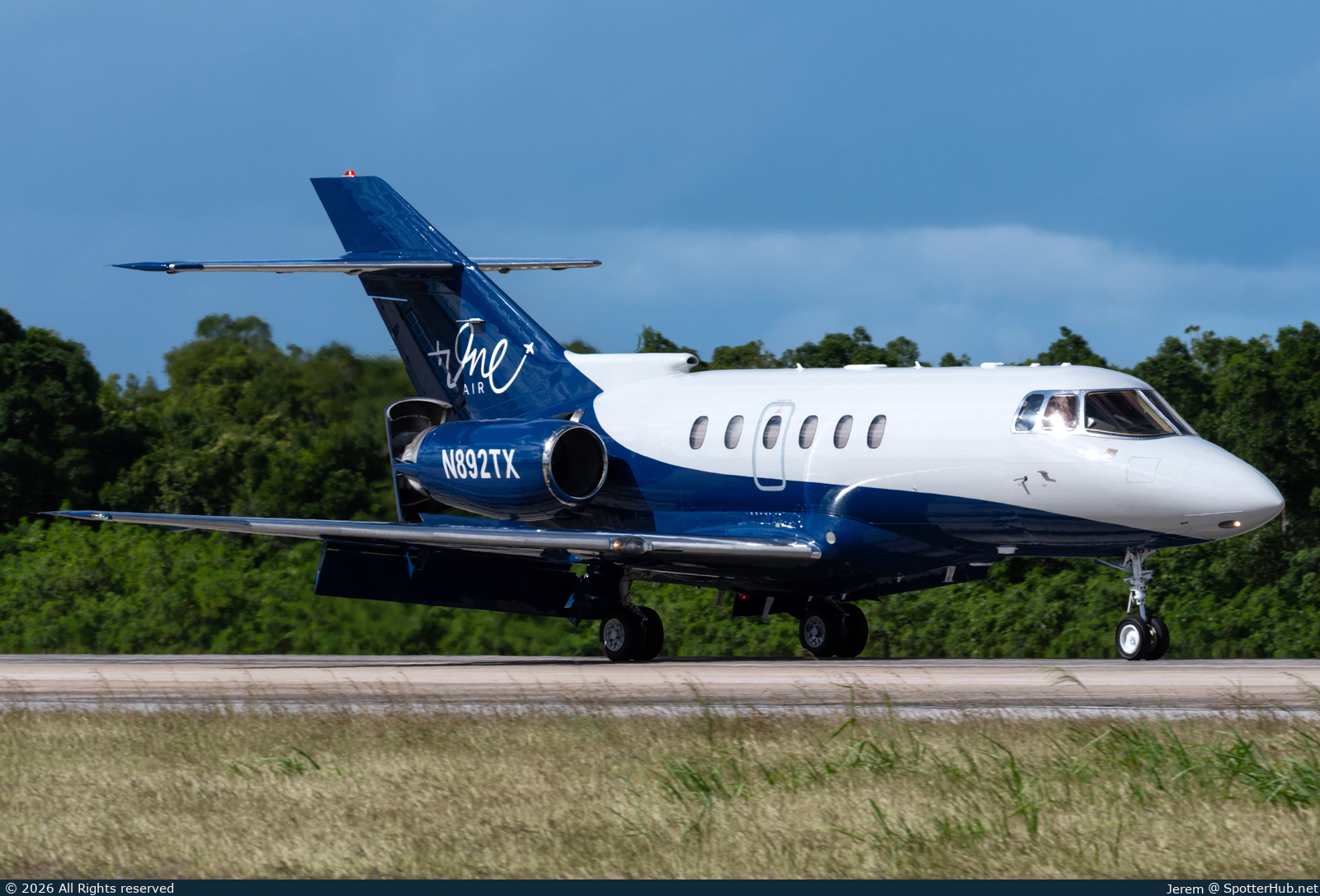 Photo of N892TX - Hawker Beechcraft 800XP operated by Avid Air