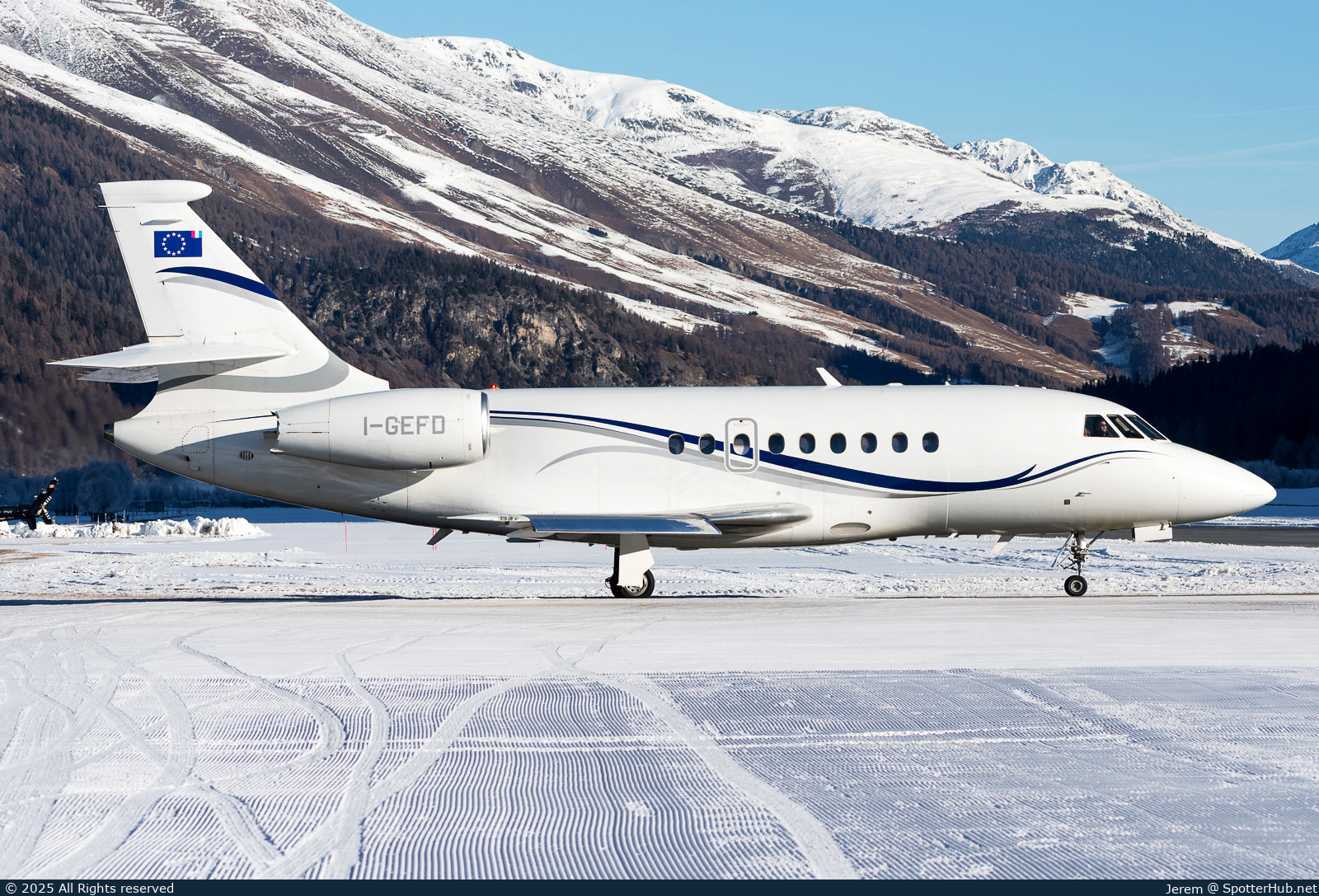 Photo of I-GEFD - Dassault Falcon 2000 operated by Leader Servizi Aerei