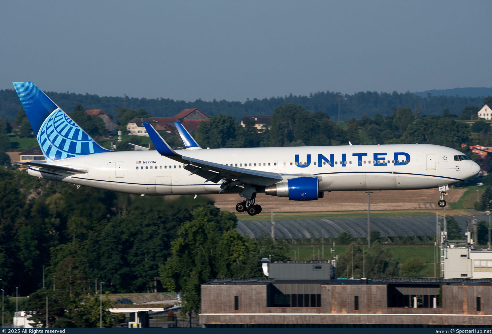 Photo of N677UA - Boeing 767-322(ER) operated by United Airlines
