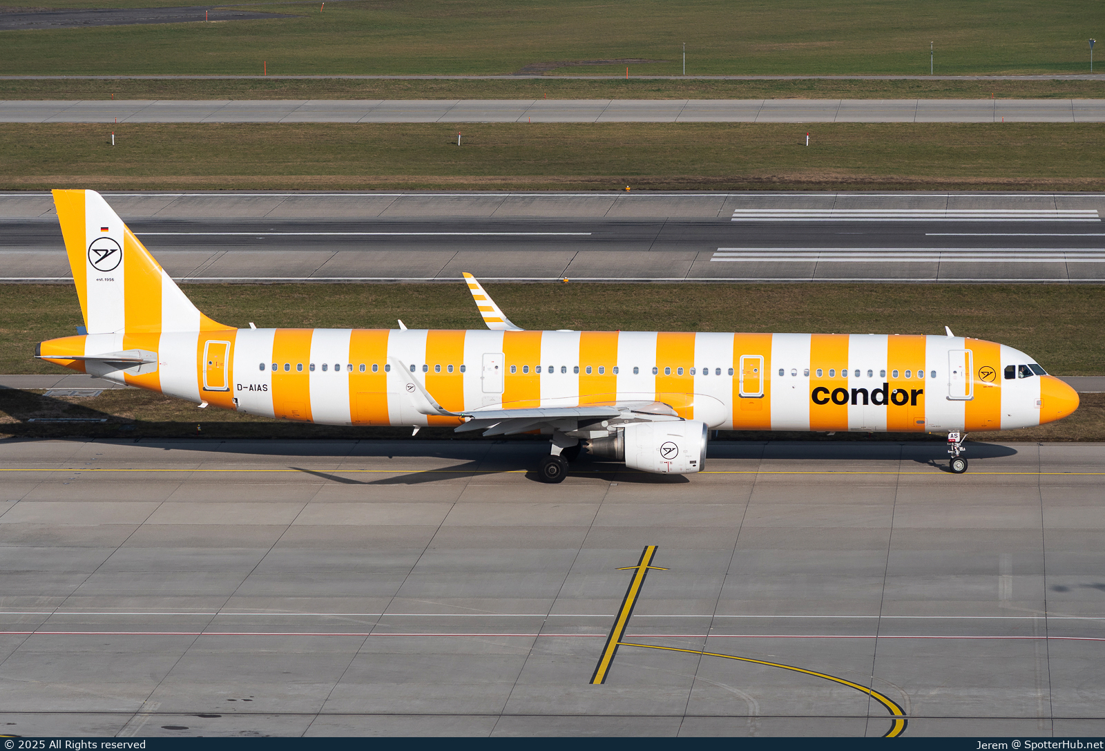 Photo of D-AIAS - Airbus A321-211 operated by Condor
