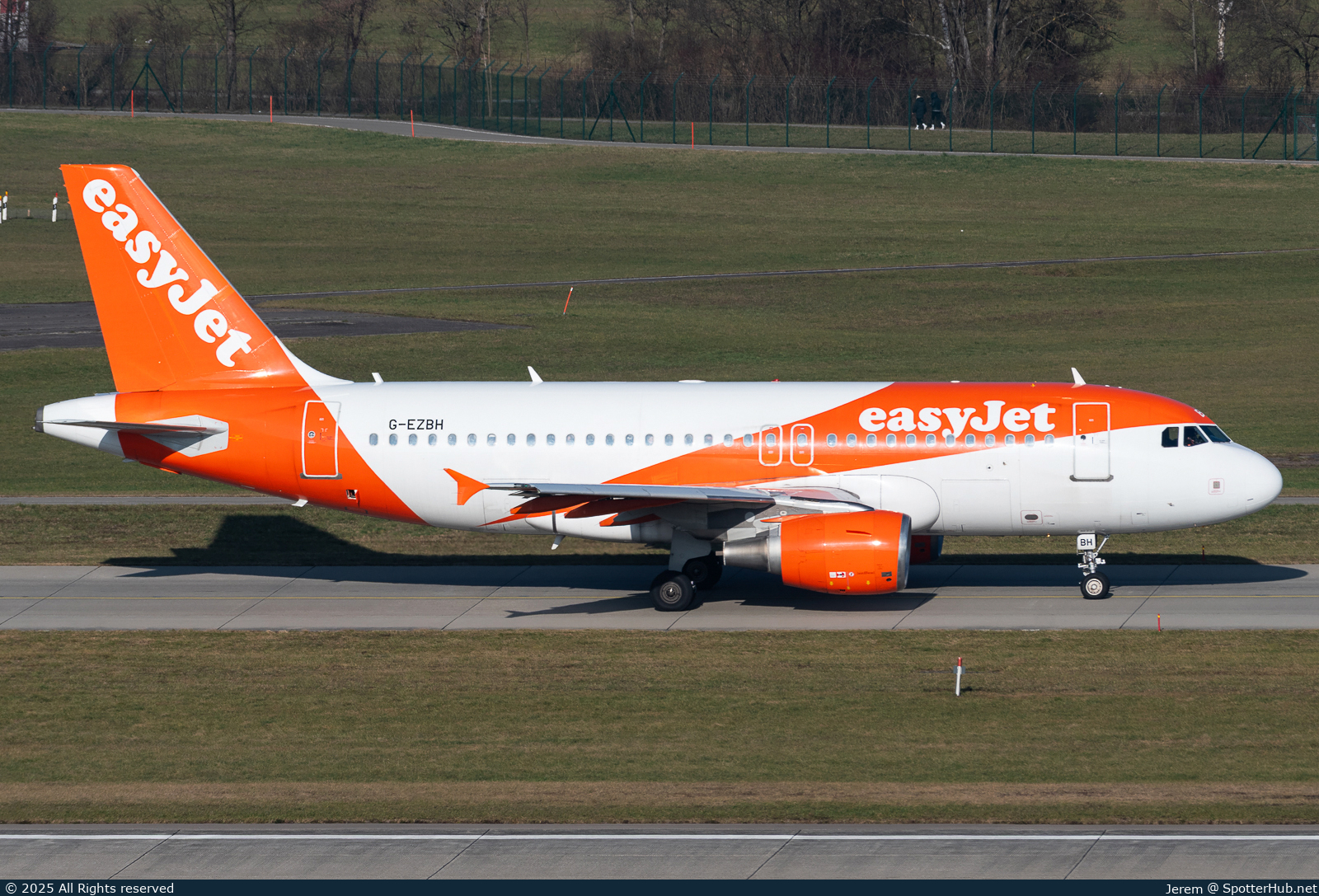 Photo of G-EZBH - Airbus A319-111 operated by easyJet